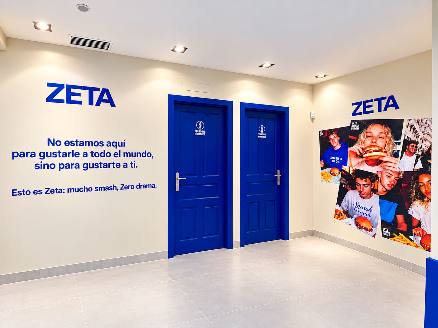Distribuidor de aseos con puertas azules